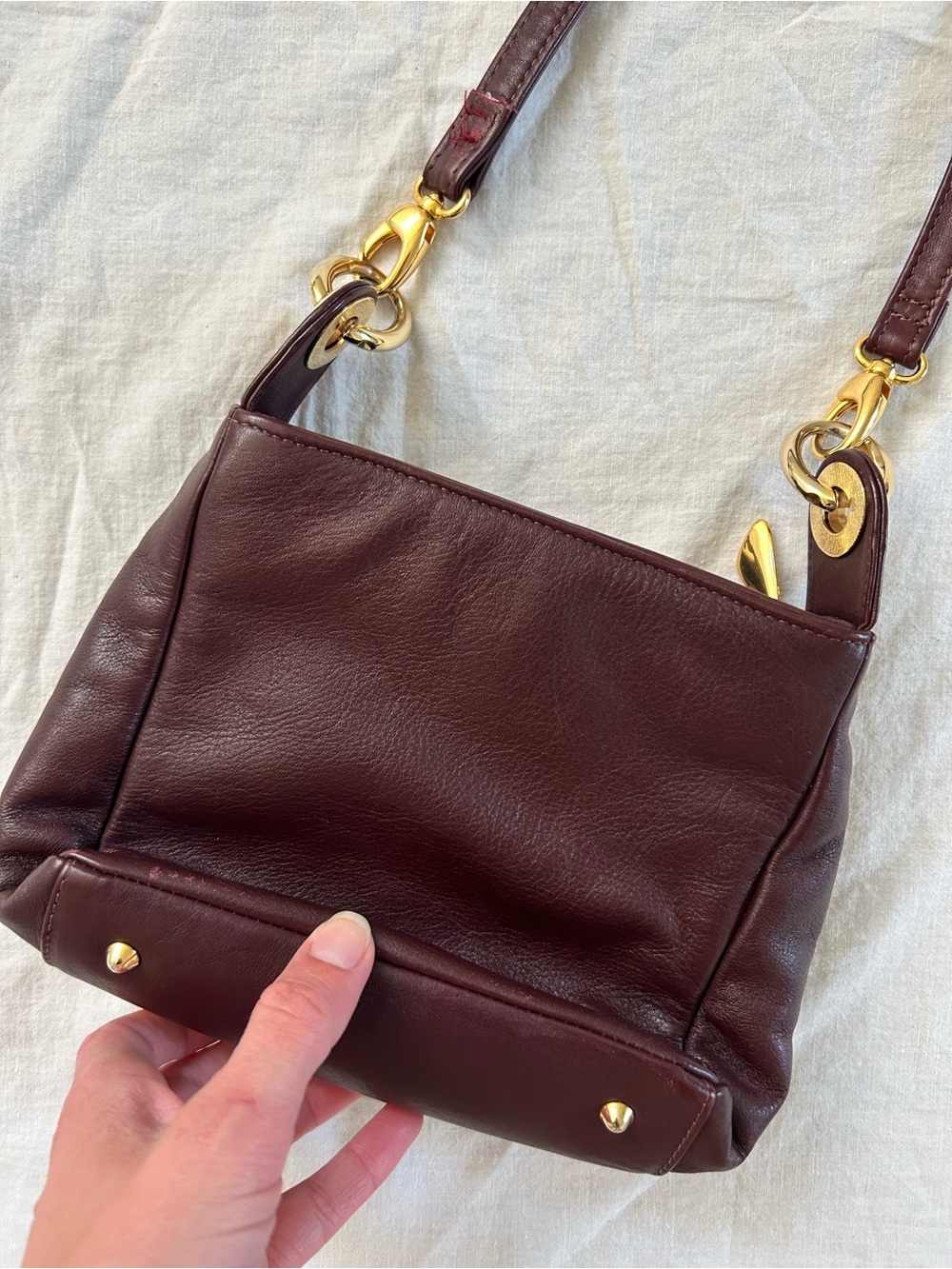 Elegant vintage Women's Shoulder Bag in Deep Wine - Picture 2 of 6